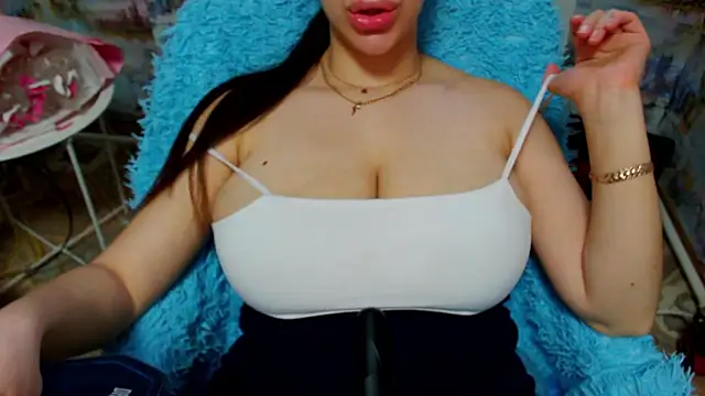 Snapshot of lovelyseu chatting on 11.24.25 lovelyseu online show from 11.24.25