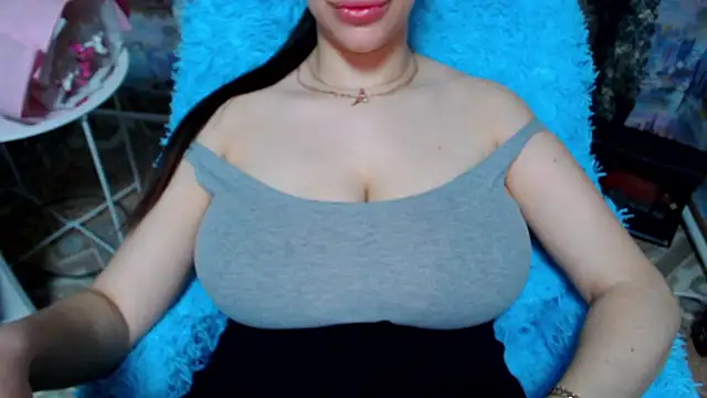 Snapshot of lovelyseu chatting on 12.15.25 lovelyseu online show from 12.15.25