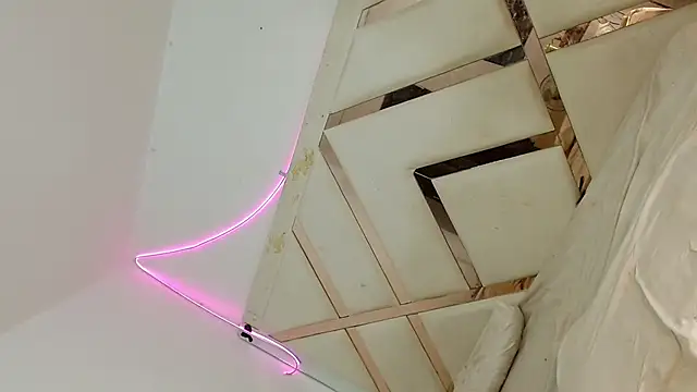 Snapshot of vahileht_smith chatting on 02.18.25 vahileht smith online show from 02.18.25