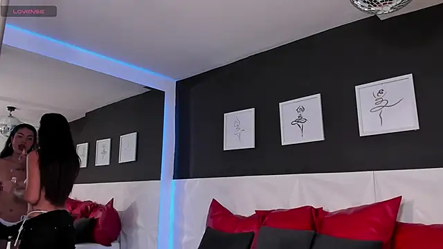 scarlet castro online show from 11.24.25