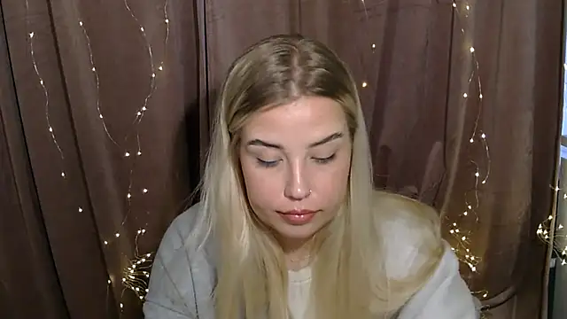 Snapshot of KristyHoney chatting on 12.08.24 KristyHoney online show from 12.08.24