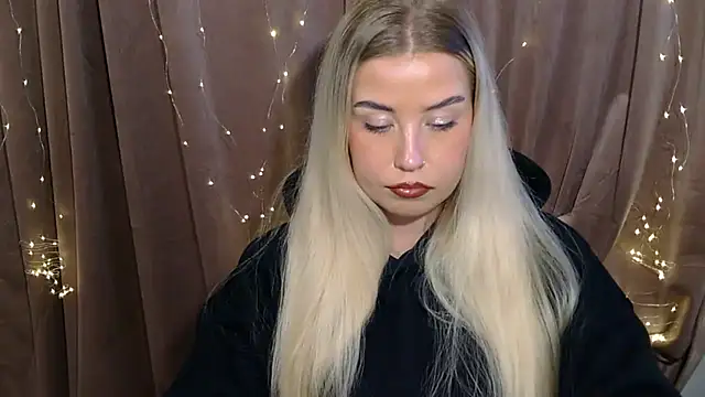 Snapshot of KristyHoney chatting on 12.12.24 KristyHoney online show from 12.12.24