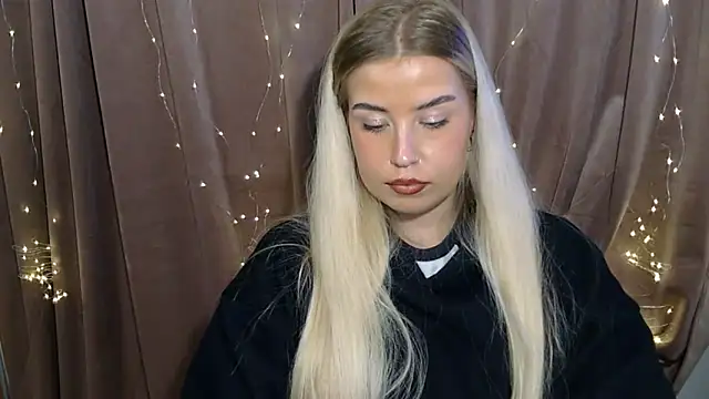 Snapshot of KristyHoney chatting on 12.12.24 KristyHoney online show from 12.12.24