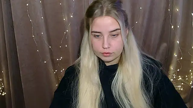 Snapshot of KristyHoney chatting on 12.14.24 KristyHoney online show from 12.14.24