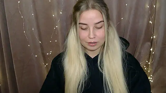 Snapshot of KristyHoney chatting on 12.14.24 KristyHoney online show from 12.14.24