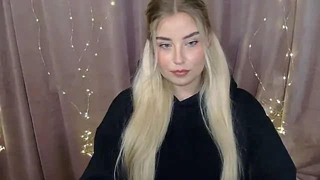 Snapshot of KristyHoney chatting on 12.15.24 KristyHoney online show from 12.15.24