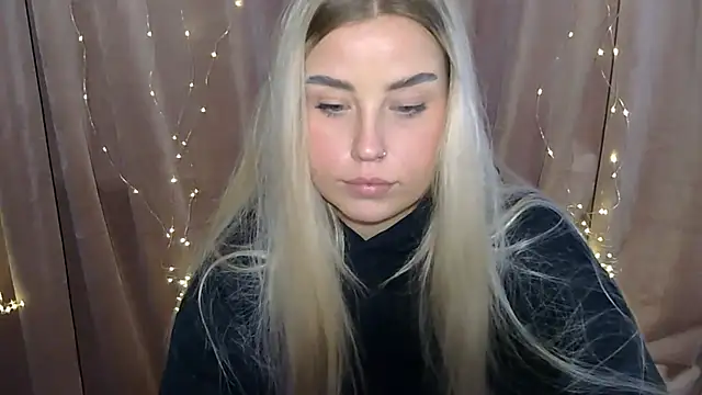 Snapshot of KristyHoney chatting on 12.16.24 KristyHoney online show from 12.16.24