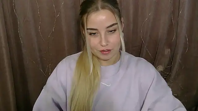 Snapshot of KristyHoney chatting on 12.18.24 KristyHoney online show from 12.18.24