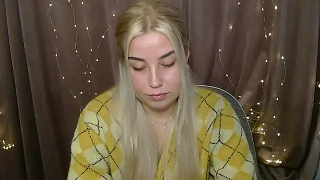 Snapshot of KristyHoney chatting on 12.20.24 KristyHoney online show from 12.20.24
