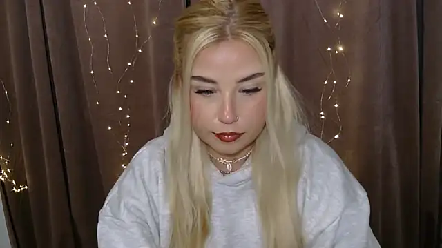 Snapshot of KristyHoney chatting on 01.06.25 KristyHoney online show from 01.06.25