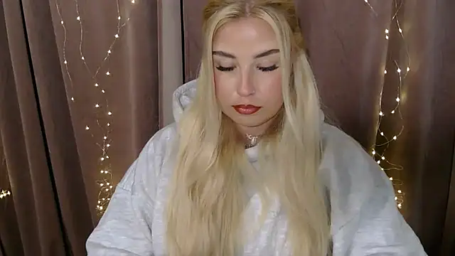 Snapshot of KristyHoney chatting on 01.06.25 KristyHoney online show from 01.06.25