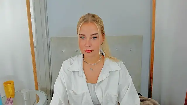 Snapshot of KristyHoney chatting on 02.25.25 KristyHoney online show from 02.25.25