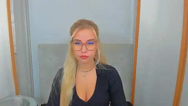 Snapshot of KristyHoney chatting on 03.01.25 KristyHoney online show from 03.01.25