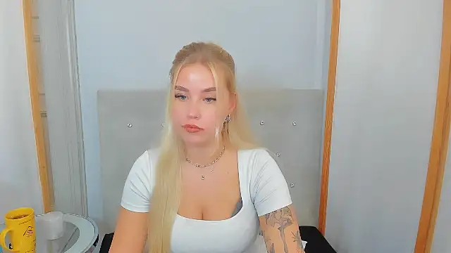 Snapshot of KristyHoney chatting on 03.03.25 KristyHoney online show from 03.03.25