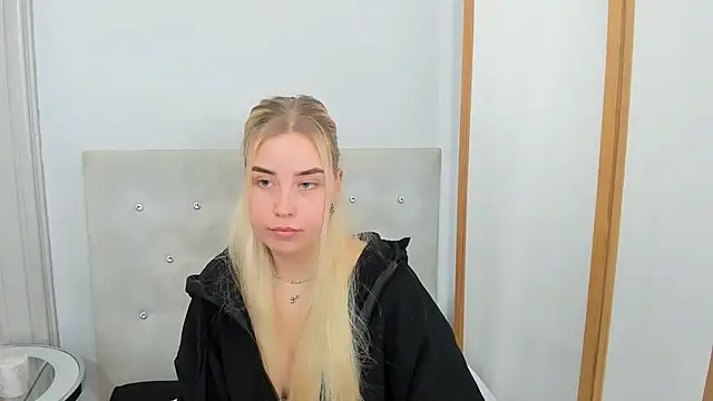 Snapshot of KristyHoney chatting on 03.16.25 KristyHoney online show from 03.16.25