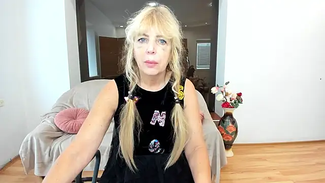 Anna Diax online show from 10.18.25