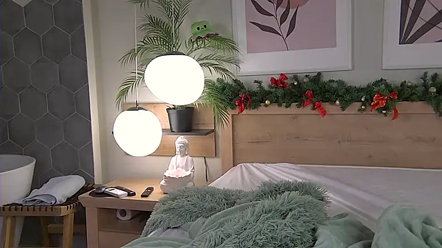 AshleyDouglas online show from 12.20.24