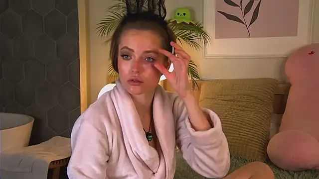 AshleyDouglas online show from 02.19.25