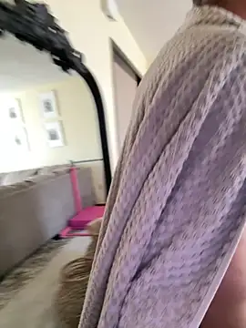 Snapshot of SexyJesz chatting on 03.20.25 SexyJesz online show from 03.20.25