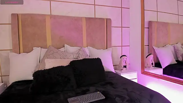 Kittenmeuw online show from 01.14.25