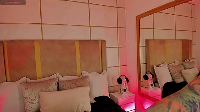 Kittenmeuw online show from 02.23.25