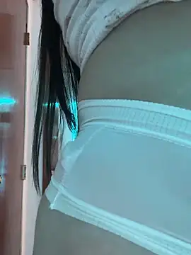 Snapshot of annaharper- chatting on 03.25.26 annaharper- online show from 03.25.26