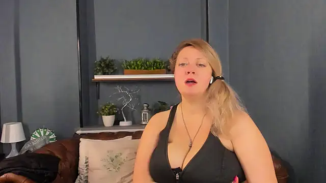 JesiaFoxi online show from 11.12.25