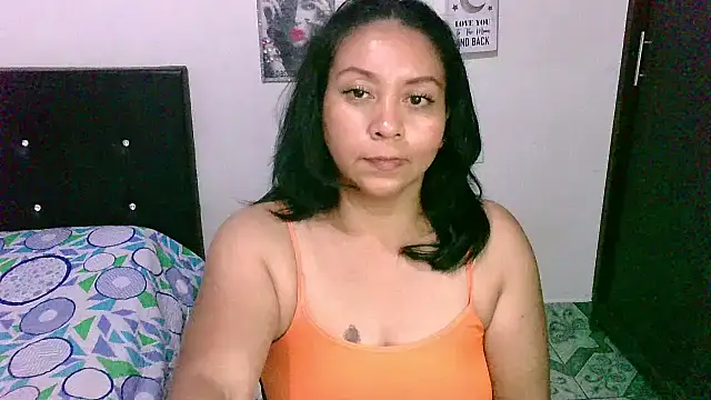 Snapshot of zaray_bella chatting on 11.11.25 zaray bella online show from 11.11.25