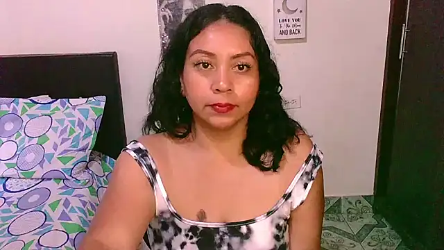 Snapshot of zaray_bella chatting on 11.14.25 zaray bella online show from 11.14.25