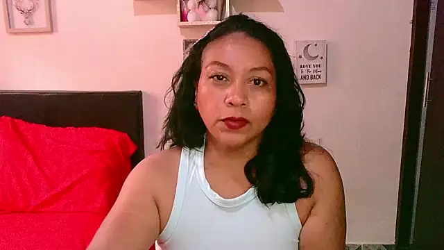 Snapshot of zaray_bella chatting on 11.16.25 zaray bella online show from 11.16.25