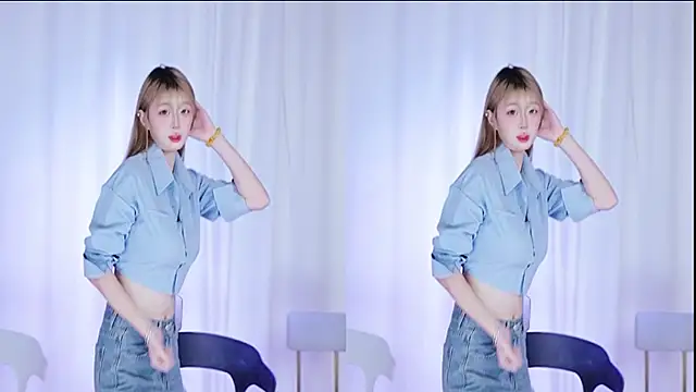 Snapshot of love_18_ chatting on 09.24.25 love 18 online show from 09.24.25