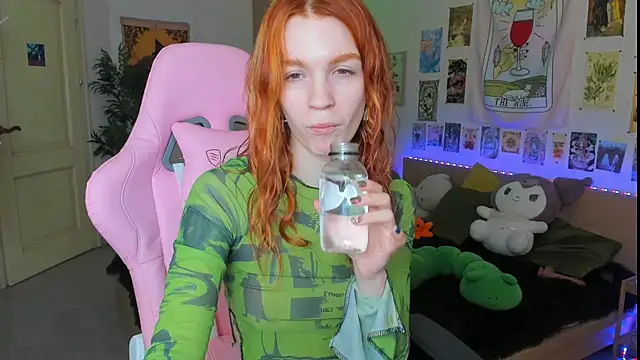 Snapshot of Sunny_Elly chatting on 03.17.25 Sunny Elly online show from 03.17.25