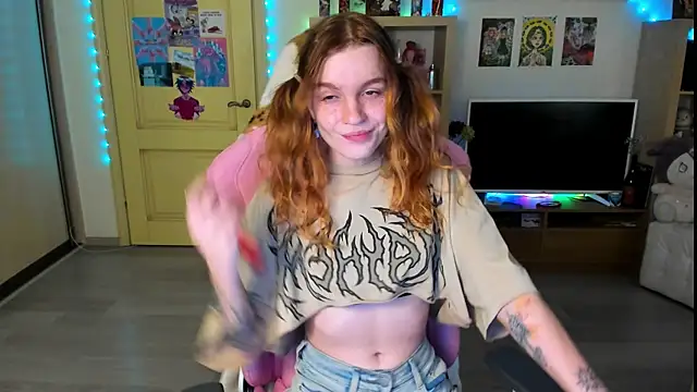 Snapshot of Sunny_Elly chatting on 10.14.25 Sunny Elly online show from 10.14.25