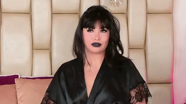 Alexa Miss online show from 11.28.25