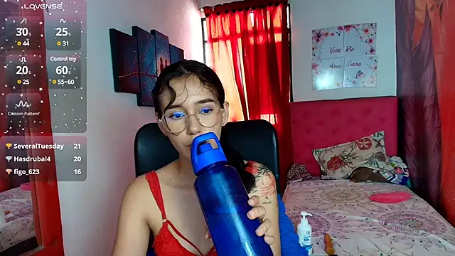 miley blue  online show from 02.07.25