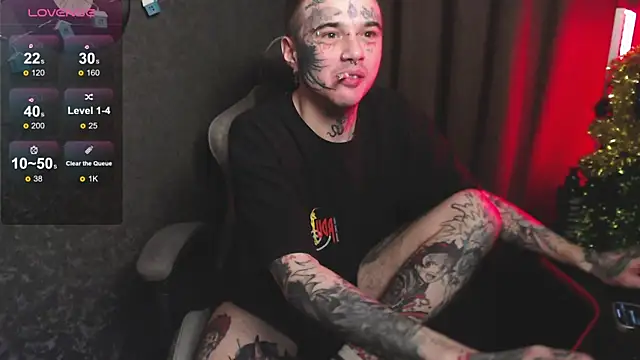 Snapshot of lonelycrystal chatting on 12.25.24 lonelycrystal online show from 12.25.24