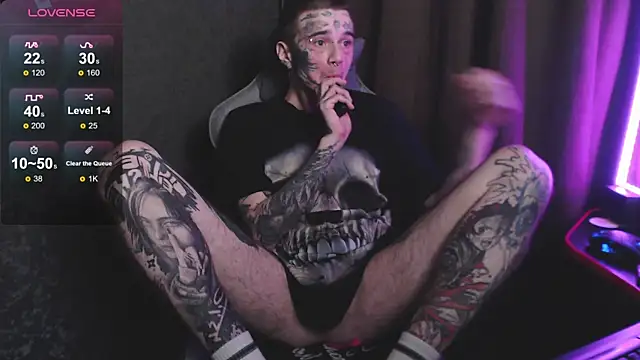 Snapshot of lonelycrystal chatting on 01.08.25 lonelycrystal online show from 01.08.25