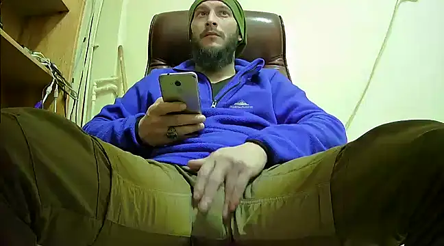 Snapshot of hardbigcock16 chatting on 01.15.25 hardbigcock16 online show from 01.15.25