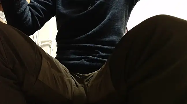 Snapshot of hardbigcock16 chatting on 01.18.25 hardbigcock16 online show from 01.18.25