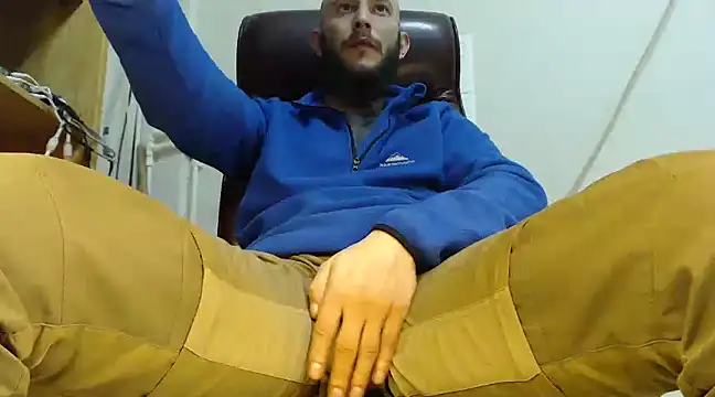 Snapshot of hardbigcock16 chatting on 01.20.25 hardbigcock16 online show from 01.20.25