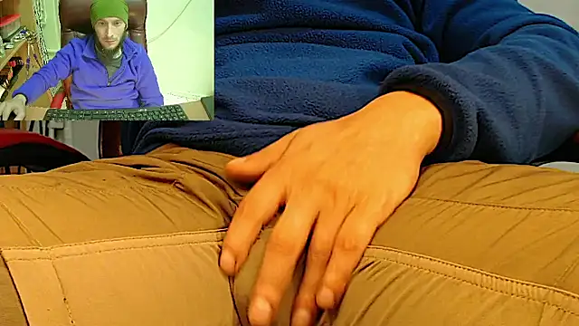 Snapshot of hardbigcock16 chatting on 01.24.25 hardbigcock16 online show from 01.24.25