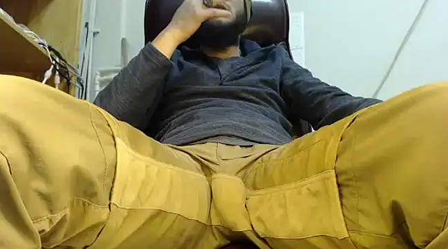 Snapshot of hardbigcock16 chatting on 01.26.25 hardbigcock16 online show from 01.26.25