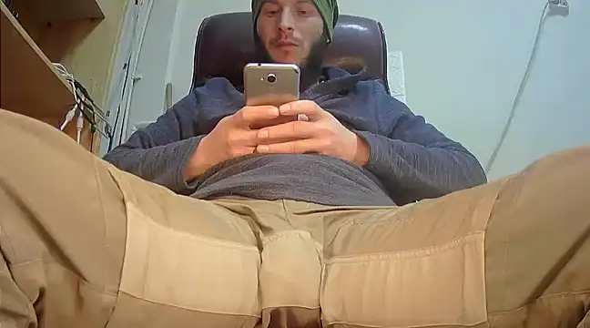 Snapshot of hardbigcock16 chatting on 01.27.25 hardbigcock16 online show from 01.27.25