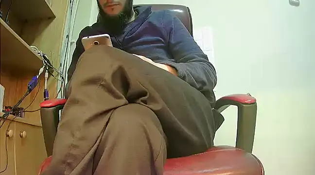 Snapshot of hardbigcock16 chatting on 02.03.25 hardbigcock16 online show from 02.03.25