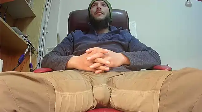 Snapshot of hardbigcock16 chatting on 02.05.25 hardbigcock16 online show from 02.05.25