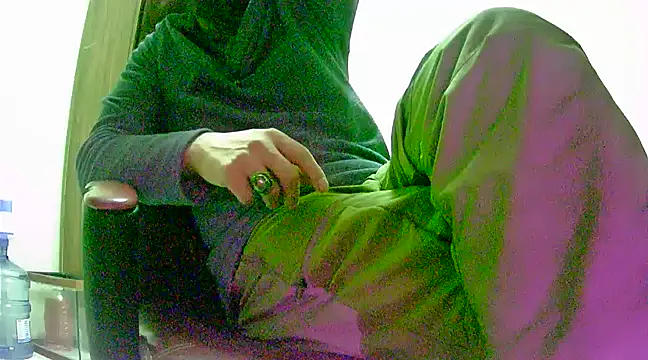 Snapshot of hardbigcock16 chatting on 02.05.25 hardbigcock16 online show from 02.05.25