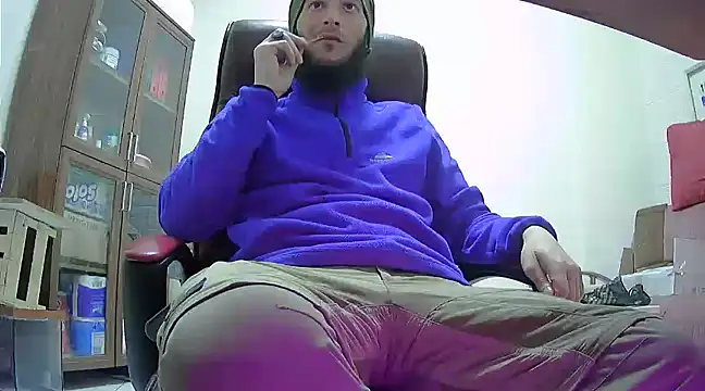 Snapshot of hardbigcock16 chatting on 02.14.25 hardbigcock16 online show from 02.14.25