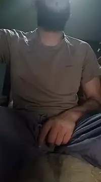 Snapshot of hardbigcock16 chatting on 02.18.25 hardbigcock16 online show from 02.18.25