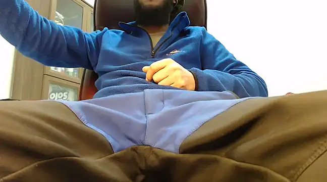 Snapshot of hardbigcock16 chatting on 02.21.25 hardbigcock16 online show from 02.21.25