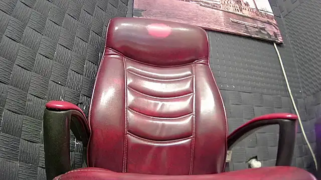 Snapshot of hardbigcock16 chatting on 11.19.25 hardbigcock16 online show from 11.19.25